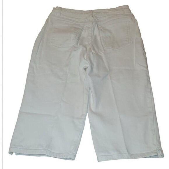 Style Co Women s size 8P White Bermuda Shorts Button zip up with 5 pockets - Picture 4 of 9